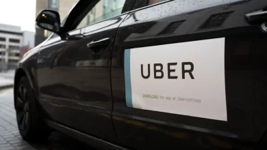 İngiltere'de yaklaşık 11 bin taksi şoförünün bulunduğu grup, Uber'e 250 milyon sterlinlik dava açmaya karar verdi.