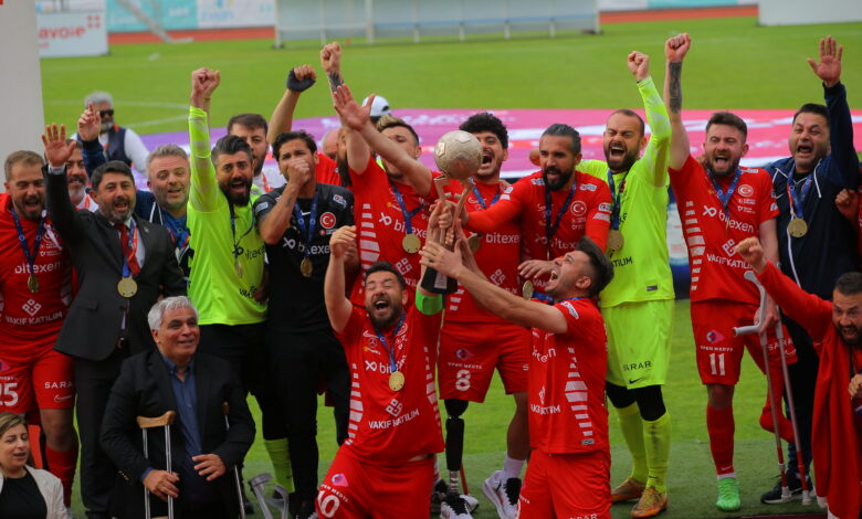 Ampute Futbol Milli Takımımız Avrupa Şampiyonu 13 Ampute Milli Futbol Takımı, Avrupa Ampute Futbol Şampiyonası'nın finalinde İspanya'yı 3-0 yenerek üst üste 3'üncü kez şampiyonluk sevinci yaşadı.