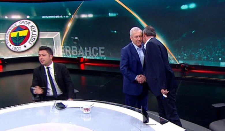 Aziz Yıldırım ve Ali Koç canlı yayında karşı karşıya geldi 12 Fenerbahçe'de genel kurul öncesinde heyecan sürüyor. Başkan Ali Koç ile aday Aziz Yıldırım canlı yayında merak edilenleri konuştu.