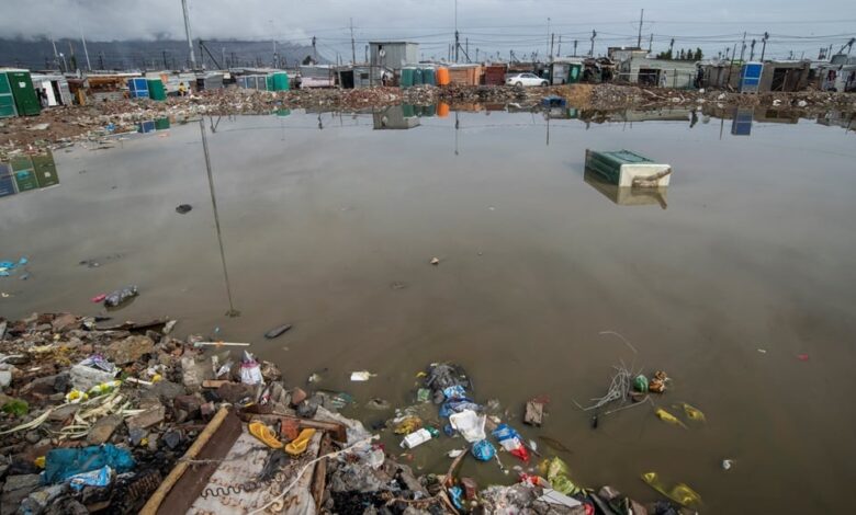 Güney Afrika'nın doğusundaki fırtına 7 binden fazla haneyi etkiledi. KwaZulu Natal'da ve 70 milyon dolardan fazla maddi hasarın olduğu açıklandı.