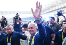 Jose Mourinho, Fenerbahçe ile sözleşme imzaladı. Yapılan imza töreni ise tüm dünyada yankı uyandırdı.