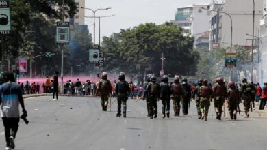 Kenya'da vergi protestosunun enkazı temizleniyor 13 Kenya'da vergi kanunun protesto edenler sokaklara akın etti. Yaşanan olaylarda 6 kişi hayatını kaybetti.