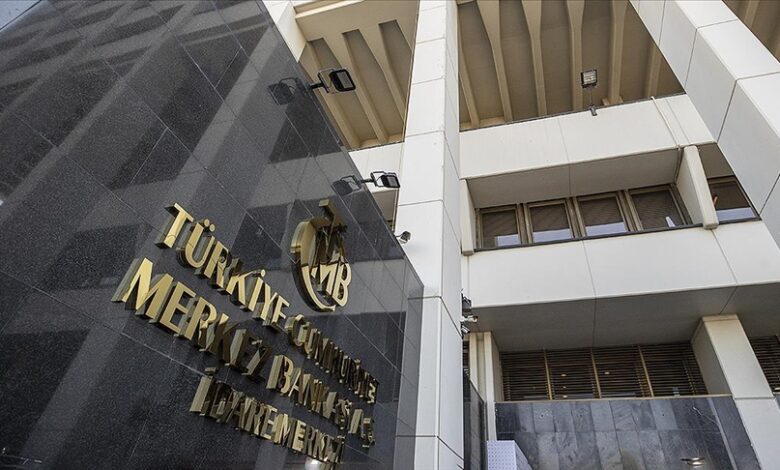 Merkez Bankası'ndan politika faizi kararı 19 Türkiye Cumhuriyet Merkez Bankası (TCMB), politika faizini yüzde 50'de sabit bıraktı.
