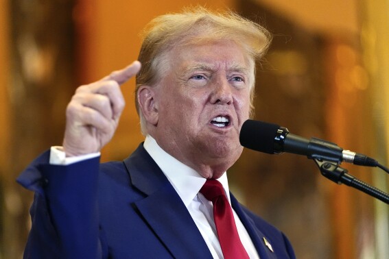 Donald Trump'tan Joe Biden 'çekilecek' iddiası 1 ABD'de kasım ayında başkanlık seçimi gerçekleşecek. Adaylardan Donald Trump rakisi Joe Biden'ın yarıştan çekileceğini iddia etti.