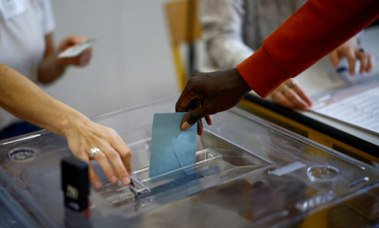 Fransa erken genel seçimlerinde sandıktan sol ittifakı birinci çıktı, Cumhurbaşkanı Emmanuel Macron’un ittifakı ikinci oldu.