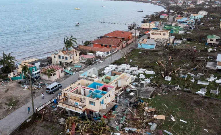 Beryl Kasırgası, Karayipler'de yarattığı yıkımın ardından Meksika'nın Yucatán Yarımadası'nı da vurdu ve en az 10 kişinin ölümüne yol açtı.