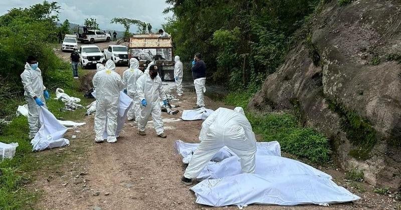 Meksika'da çete kapışması! Bir kamyonda 19 ceset bulundu 1 Meksika’da çete kapışması sonucunda 19 kişi öldü. Chiapas eyaletine bölge halkı bir kamyonun içerisinde 19 ceset buldu.