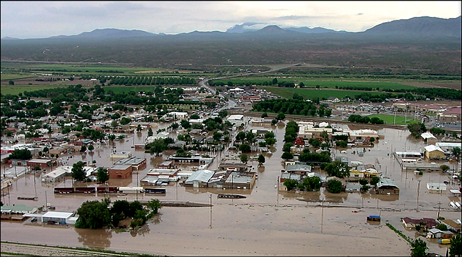New Mexico sele teslim oldu 1 ABD'nin New Mexico eyaleti aşırı yağışların sebep olduğu selden olumsuz etkilendi. Yaşanan selden etkilenen 100 kişi kurtarıldı.