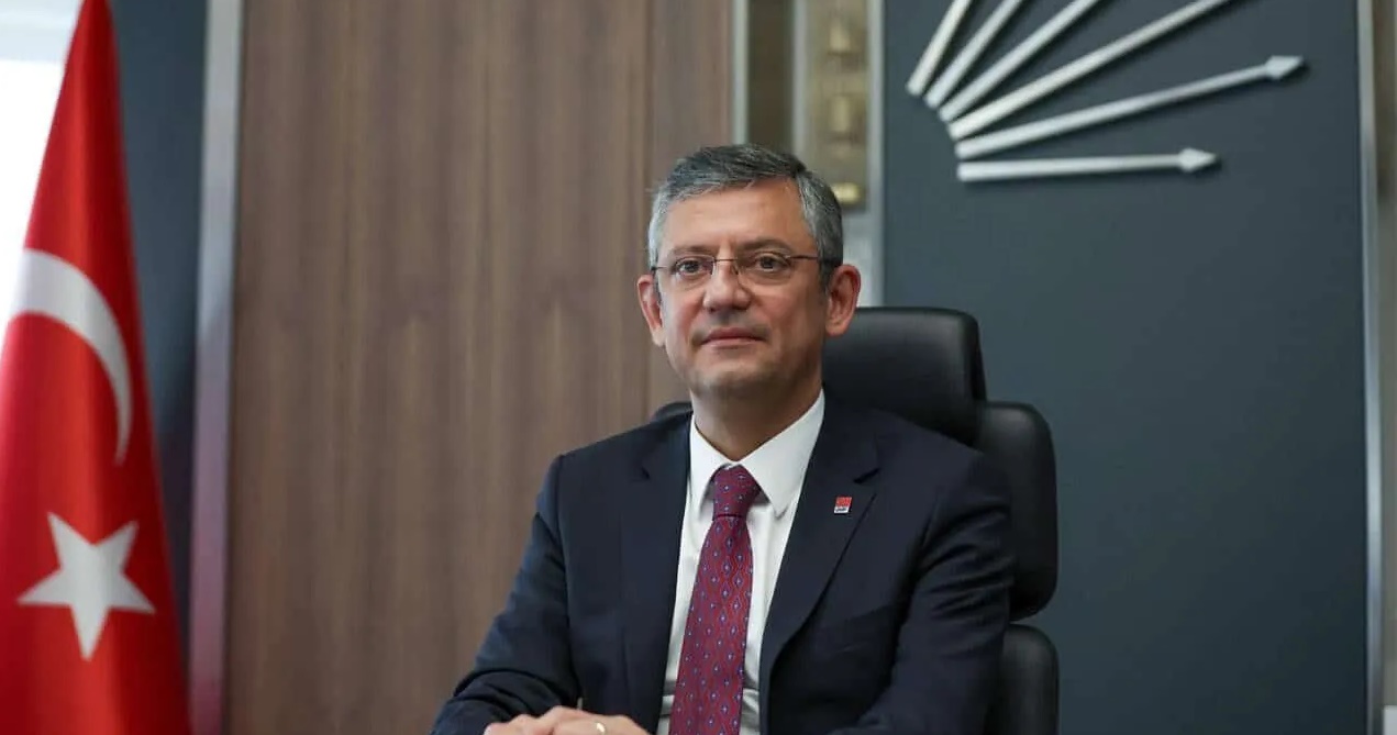 Özgür Özel'den Fransa soluna tebrik 1 Özgür Özel'den Fransa soluna tebrik