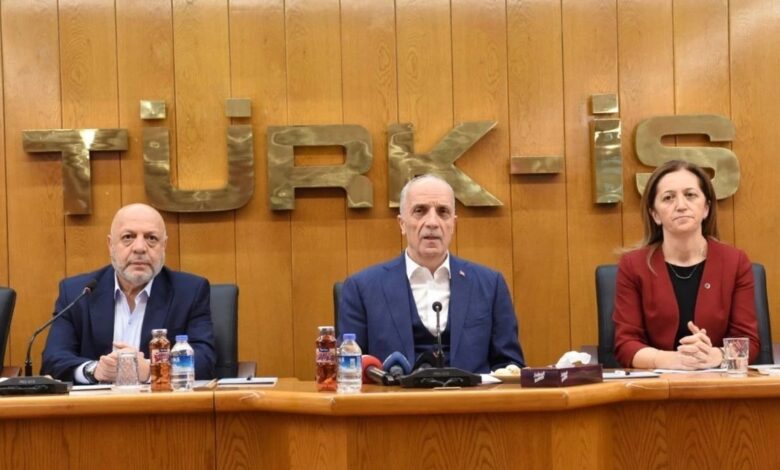 3 sendikadan ortak çağrı: "Acil zam!" 15 3 sendikadan ortak çağrı: "Acil zam!"