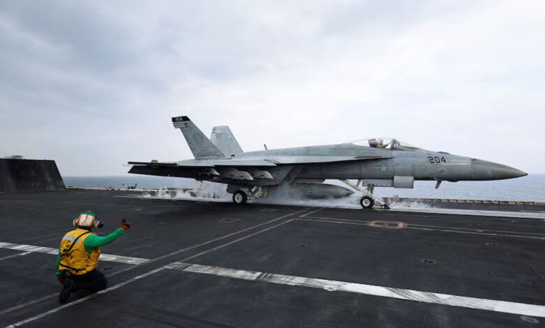 ABD, İsrail'in İran ve vekilleri tarafından gerçekleştirilebilecek olası saldırılara karşı ilave jetler ve savaş gemileri konuşlandırdı.