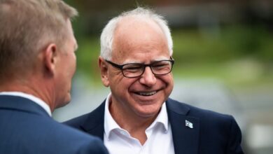 Kamala Harris'in başkan yardımcısı adayı Tim Walz 8 baskan yardimcisi adayi tim walz