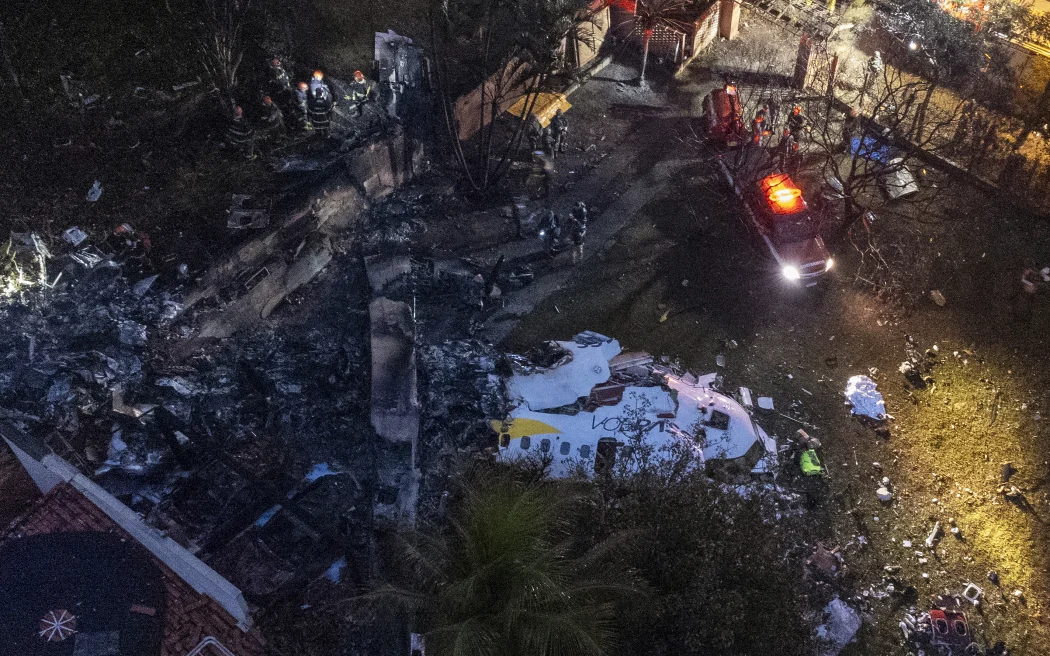 Brezilya'da uçak kazası! Sao Paulo'da 61 kişi öldü 1 Brezilya'nın Sao Paulo eyaletinde meydana gelen uçak kazasında 61 kişi hayatını kaybetti.