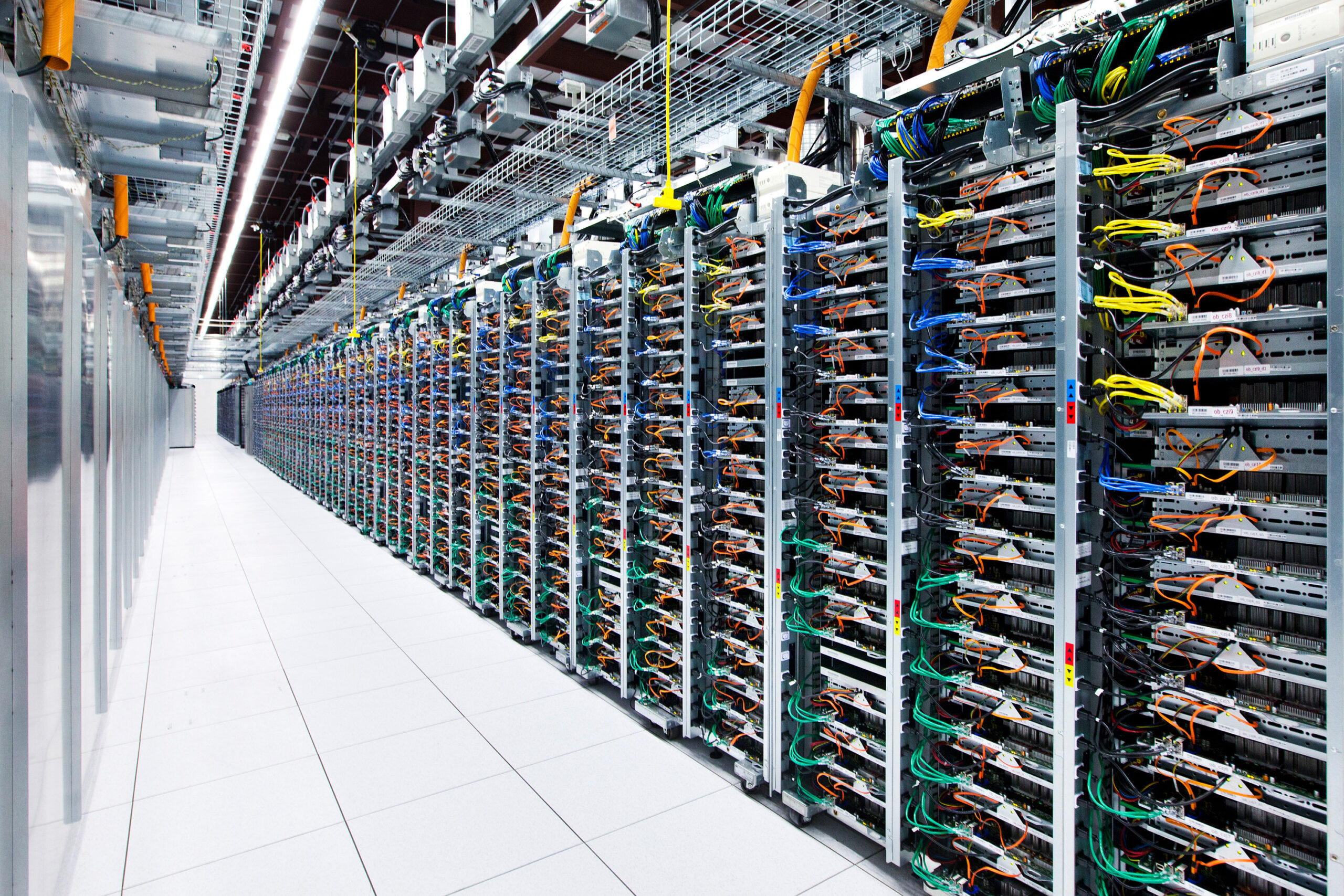 Google ve Microsoft Nijerya’yı geride bıraktı 1 Google ve Microsoft bir ülke kadar elektrik tüketiyor. İki şirket Nijerya’dan daha fazla elektrik tüketiyor.
