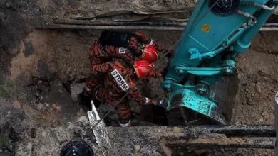 Hintli kadını 8 metrelik çukur yuttu! 4 hintli kadini 8 metrelik cukur yuttu