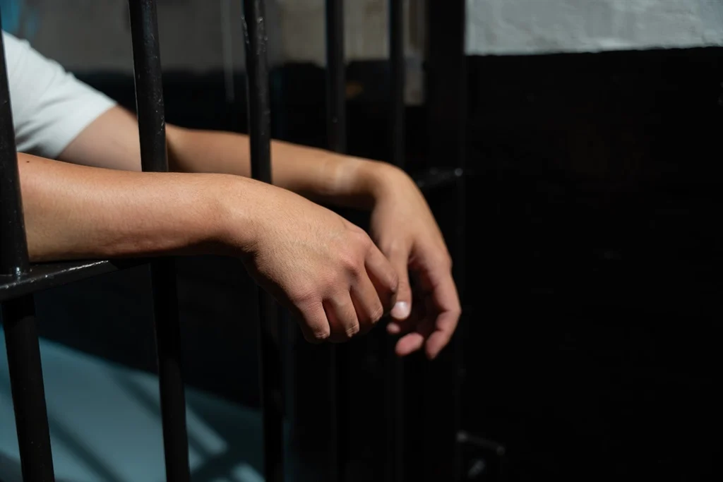 Avustralya'da korkunç olay! Kreş çalışanı 60 çocuğa cinsel istismarda bulundu 1 Avustralya'da pedofili Ashley Paul Griffith, kreşte çalıştığı sırada 60 kız çocuğuna cinsel istismarda bulunmaktan suçlu bulundu.