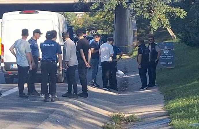 Beykoz'da el bombası paniği 1 EM Otoyolu Kavacık mevkisi Edirne istikametinde, yolun kenarında patlamamış iki adet el bombası bulundu.