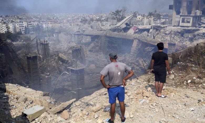 Lübnan Başbakanı Necib Mikati, hava saldırıları sebebiyle ülke içerisinde göç edenlerin sayısının bir milyona ulaşabileceğini belirtti.