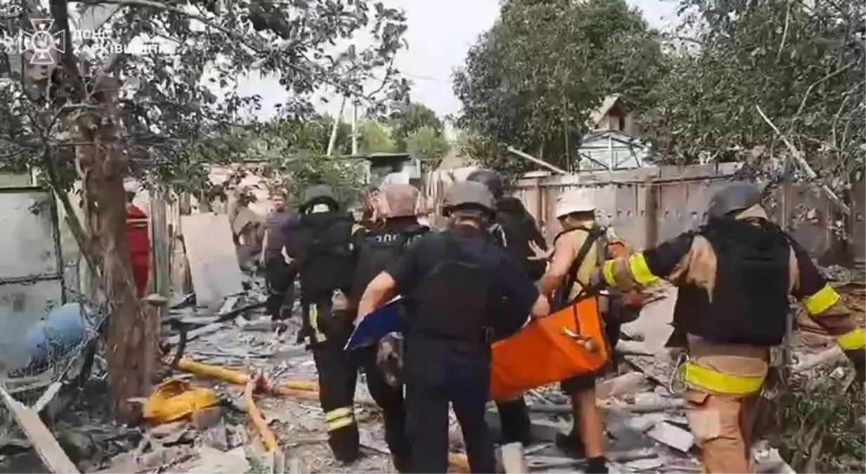 Rusya'nın Harkiv'e düzenlediği hava saldırılarına 30 kişi yaralandı 1 Ukrayna'dan yapılan açıklamaya göre Rusya'nın Harkiv'e düzenlediği hava saldırılarında 30'dan fazla kişi yaralandı.
