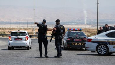 Batı Şeria-Ürdün sınır kapısında üç İsrailli vurularak öldürüldü 7 İsrailli yetkililer, Ürdün ile işgal altındaki Batı Şeria arasındaki sınır noktasında üç İsraillinin vurularak öldürüldüğünü söyledi.