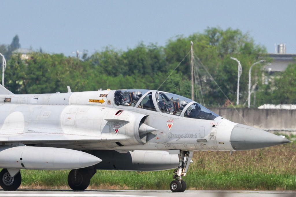 Çin'den Tayvan'a askeri gözdağı: "Müşterek Kılıç-2024B" tatbikatı başladı 1 Tayvan lideri William Lai Ching-te’nin Ulusal Gün konuşmasının ardından Çin, Tayvan çevresinde geniş kapsamlı bir askeri tatbikata başladı.