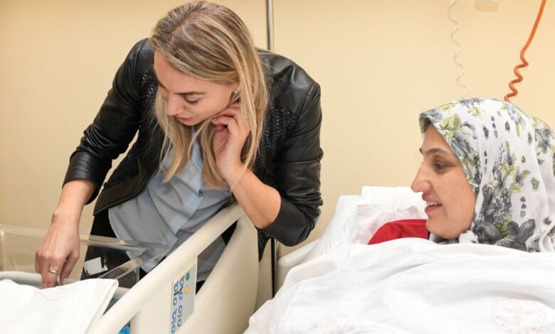 Hastaneye giderken metrobüste doğum yaptı 16 Metrobüste doğum!