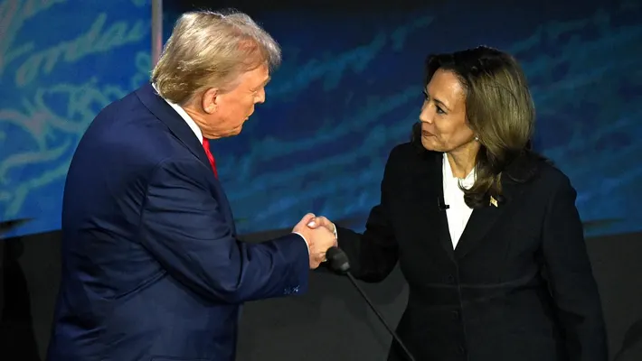 Kamala Harris ve Donald Trump arasında kıyasıya yarış 1 Demokrat Parti adayı Kamala Harris ve Cumhuriyetçi Parti adayı Donald Trump arasındaki yarış, anketlere göre başa baş ilerliyor.
