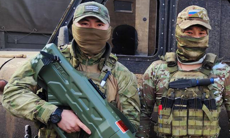 kuzey kore askerleri halk kiliginda