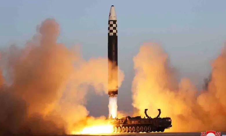 Kuzey Kore, Japon Denizi’ne doğru çok sayıda kısa menzilli balistik füze fırlattı. ABD bu hamleyi bir uyarı olarak değerlendirildi.