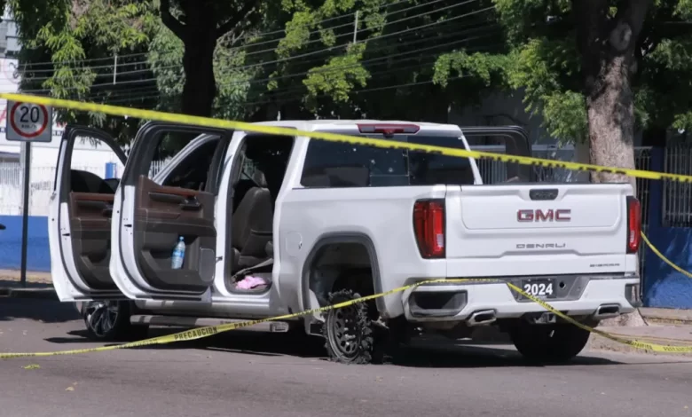 Meksika’nın Chilpancingo kentinde, Del Sol otoyolunda terk edilmiş bir kamyonetin kasasında 2'si çocuk 11 kişinin cesedi bulundu.