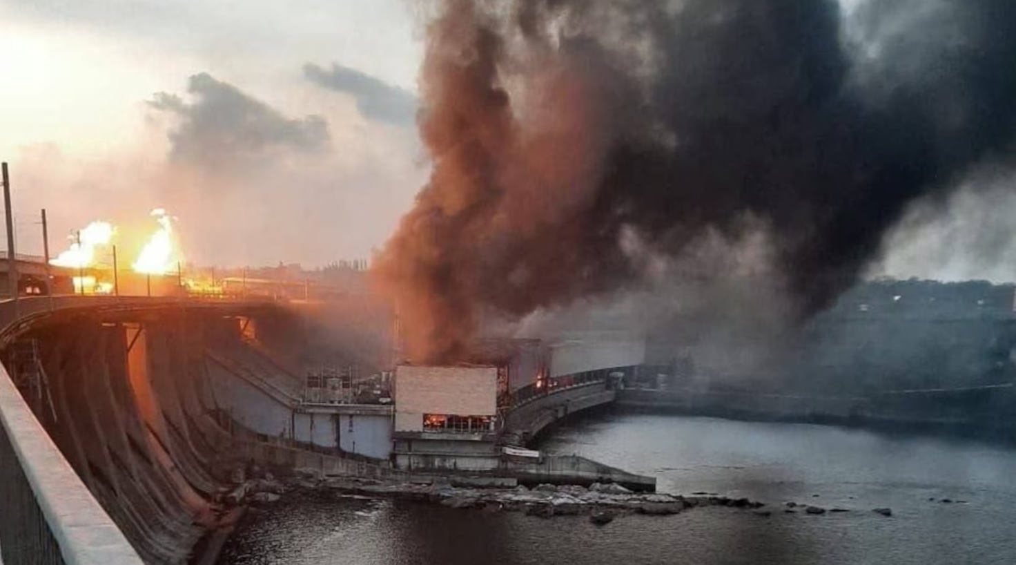 Rus güçleri, Ukrayna'nın enerji altyapısını hedef alarak saldırı düzenledi. Odesa, Harkov, Rivne ve Lutsk'ta şiddetli patlamalar meydana geldi.