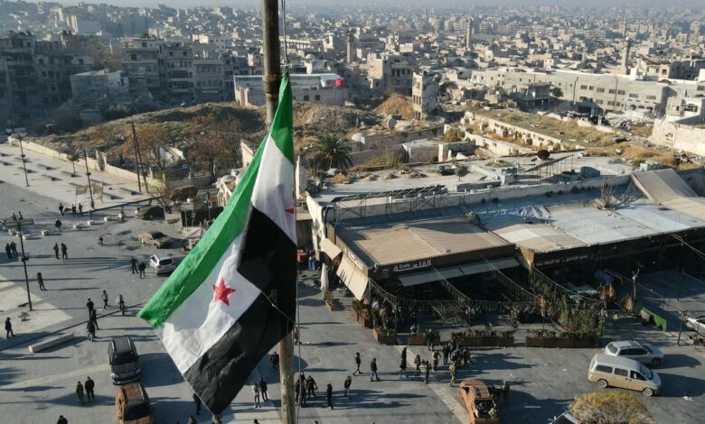 Suriye'de 1963'te darbeyle iktidara gelen Baas Partisi'nin 61 yıllık hakimiyeti, rejim karşıtı grupların başkent Şam'a girmesiyle sona erdi.