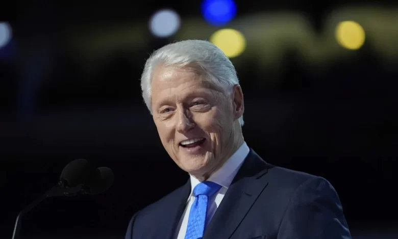 Eski ABD Başkanı Bill Clinton, ateşlenmesinin ardından Washington'daki bir hastaneye kaldırıldı.