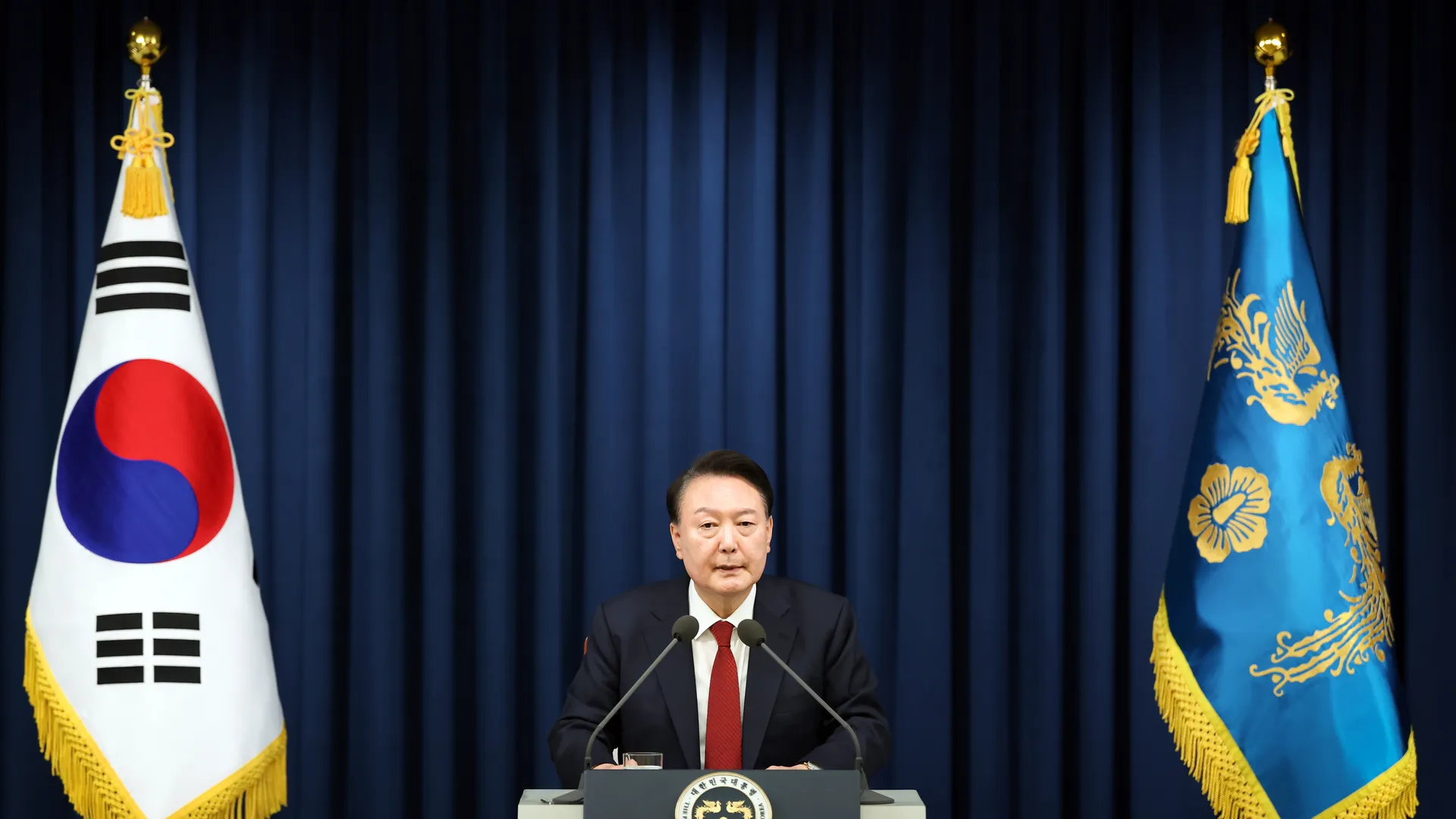 Güney Kore'de sıkıyönetim kararı 1 Devlet Başkanı Yoon Suk Yeol'un ilan ettiği sıkıyönetim, Güney Kore Parlamentosu'nun oylama kararıyla kaldırıldı.