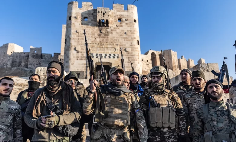 Hayat Tahrir el-Şam (HTŞ) destekli gruplar, Suriye’nin Halep kentinde hükümet güçlerine karşı büyük bir saldırı düzenledi.