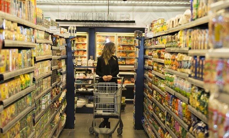 Kasım ayı enflasyon rakamları açıklandı 14 Tüketici Fiyat Endeksi (TÜFE) kasım ayında %2,24 artarken, yıllık enflasyon %47,09 olarak belirlendi.