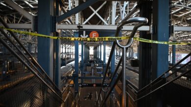 New York’un tren istasyonlarından Penn Station’da Cuma akşamı yaşanan olayda, 67 yaşındaki bir adam ciddi yanıklarla bulundu.