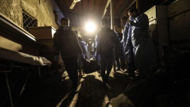 Suriye’de askeri hastanede işkence izleri taşıyan 40 ceset bulundu! 9 Beşar Esad’ın devrilmesinin ardından Şam’daki Harasta Hastanesi’nde ortaya çıkan cesetler, işkence ve kötü muamele iddialarını gündeme taşıdı.