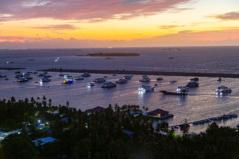 Vanuatu’da 7.3 büyüklüğünde deprem 1 Vanuatu’nun başkenti Port Vila'da 7.3 büyüklüğünde deprem meydana geldi. Deprem nedeniyle birçok bina yıkıldı.
