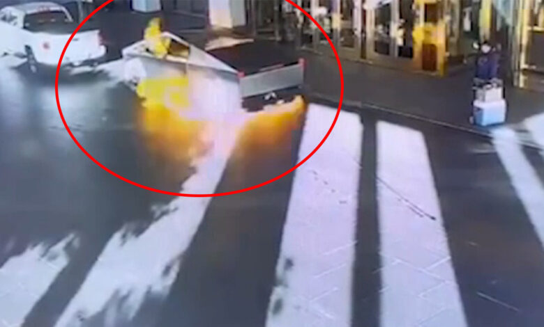 Las Vegas'ta Trump Oteli önünde park halindeki bir Tesla Cybertruck'ın patlaması sonucu 1 kişi öldü, 7 kişi hafif yaralandı.