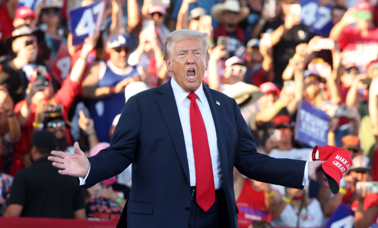 Donald Trump, Kaliforniya’nın oy yasalarını değiştirmemesi halinde yangın yardımlarını kesebileceğini açıkladı.