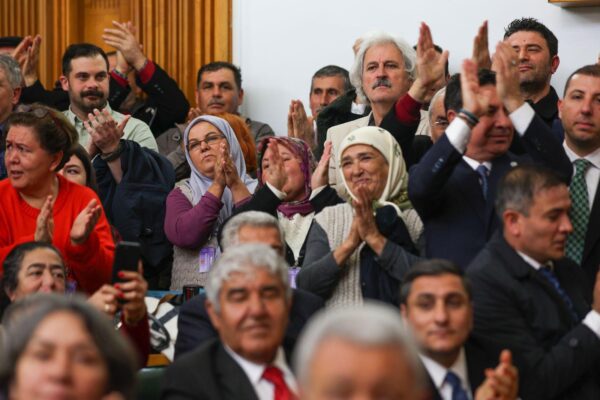 CHP Grup Toplantısı: Özgür Özel’den Birlik ve Demokrasi Vurgusu 2 CHP Grup Toplantısında Özgür Özel'i dinleyen coşkulu partililer dikkat çekti
