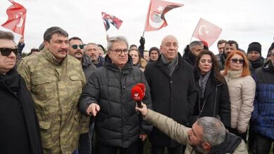 Zafer Partisi Müdahale polis Zafer Partisinin karşısına dikildi.