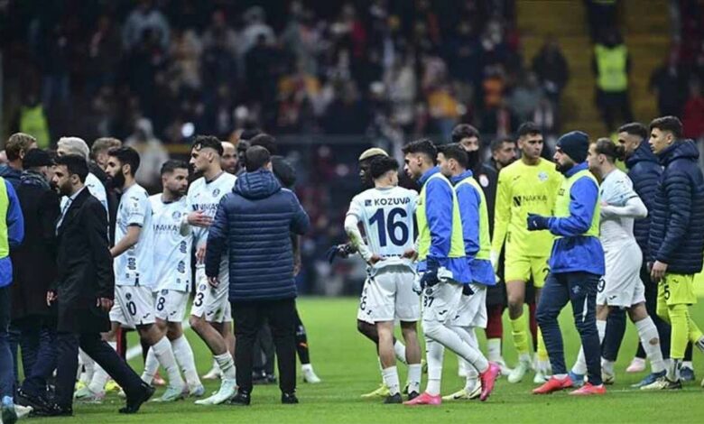 Futbol zaten sahadan çekilmişti 15 adana demirspor