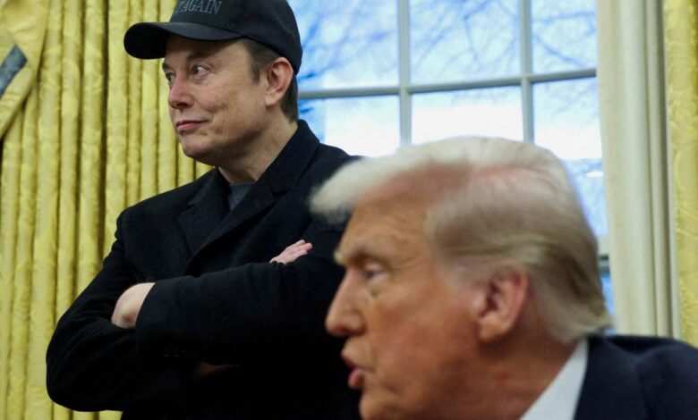 Elon Musk, federal çalışanlardan geçen haftaki işlerini 48 saat içinde raporlamalarını istedi. Yanıt vermeyenlerin istifa etmiş sayılacağını duyurdu.