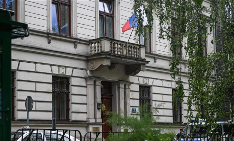 Fransa’nın Marsilya kentindeki Rus Konsolosluğu’na üç molotof kokteyli atıldı. Olayda yaralanan olmadı.