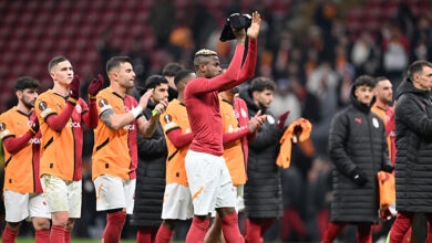Galatasaray, UEFA Avrupa Ligi son 16 play-off turunda AZ Alkmaar ile 2-2 berabere kalarak turnuvaya veda etti.