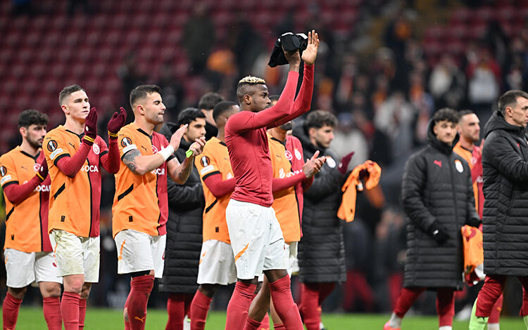 Galatasaray, UEFA Avrupa Ligi’ne veda etti 4 Galatasaray, UEFA Avrupa Ligi son 16 play-off turunda AZ Alkmaar ile 2-2 berabere kalarak turnuvaya veda etti.