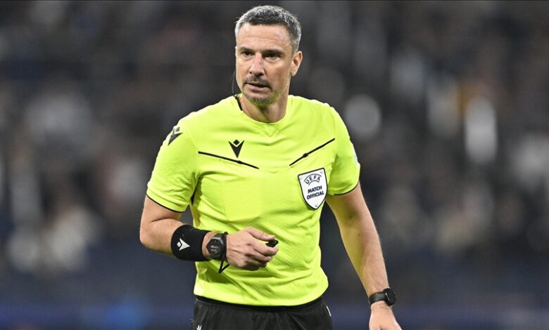 Galatasaray-Fenerbahçe derbisinin hakemi belli oldu! 5 . 24 Şubat Pazartesi günü oynanacak Galatasaray-Fenerbahçe derbisini Sloven hakem Slavko Vincic yönetecek.