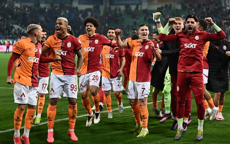 Galatasaray, Rize deplasmanında kazandı 9 Trendyol Süper Lig'in 24. haftasında Çaykur Rizespor'u 2-1 mağlup eden Galatasaray, namağlup ünvanını koruyarak puanını 63'e yükseltti.